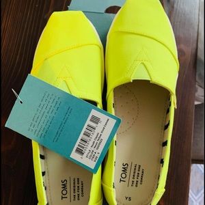New Girls Yellow Tom’s -  Size 5